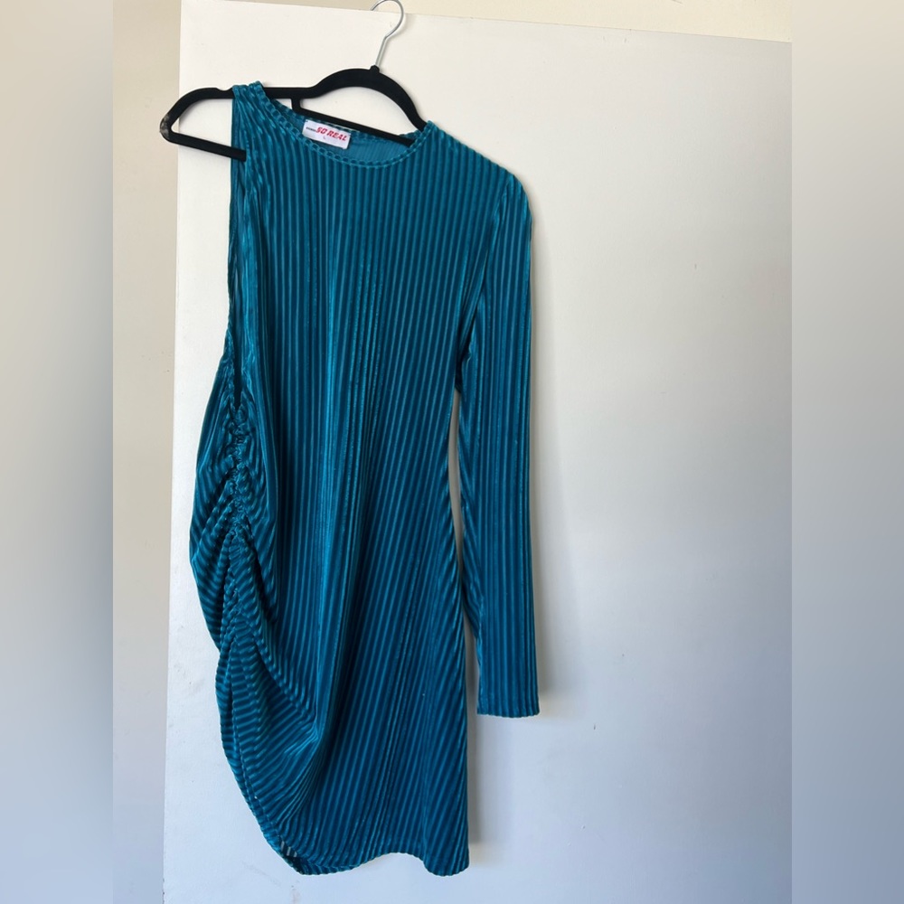 Arm out dress , mini turquoise dress